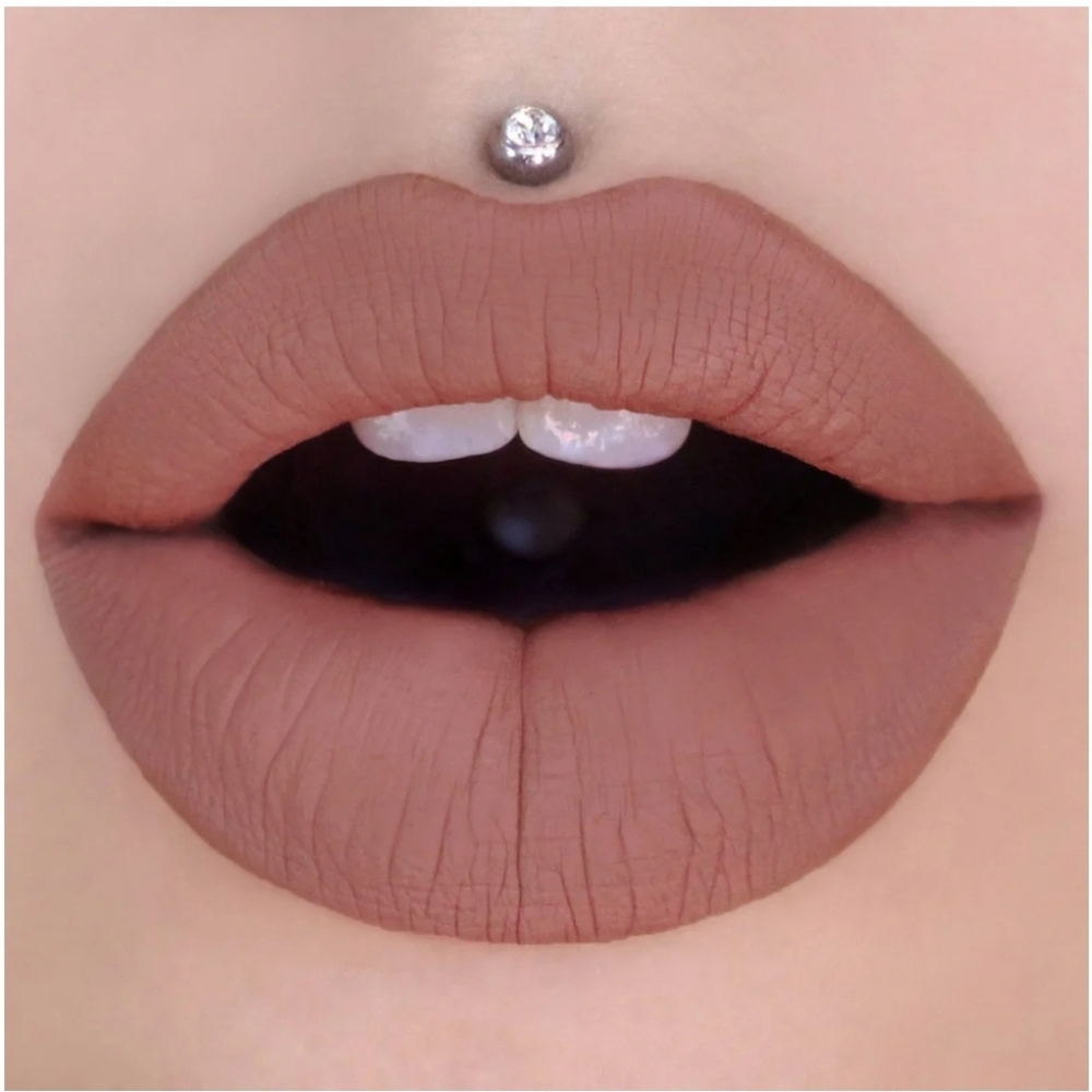 NIB Jeffrey Star Velour Liquid Lipstick in shade Celebrity Skin